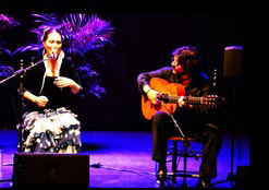 Marina Heredia durante su actuación Homenaje a Camarón de la Isla junto al guitarra Manuel Parrilla